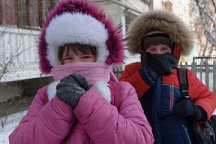 Школьников в регионах переводят на дистант из-за морозов